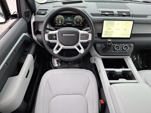 2025 Land Rover Defender 110 P400 X-Dynamic SE