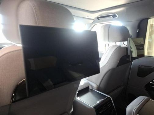 2025 Land Rover Range Rover P615 SV