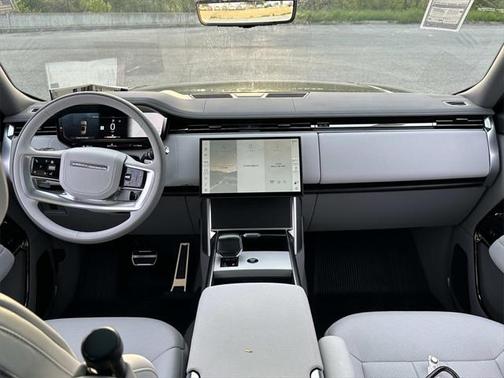 2025 Land Rover Range Rover P615 SV
