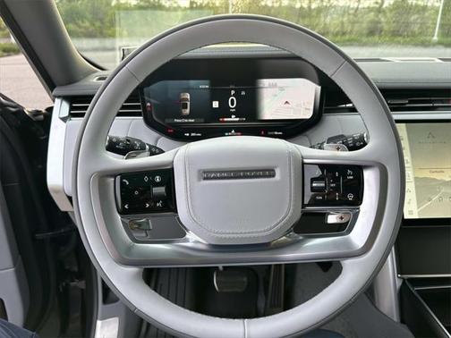 2025 Land Rover Range Rover P615 SV
