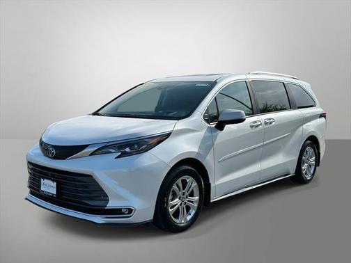 2024 Toyota Sienna Platinum 7 Passenger