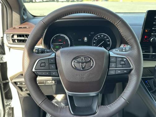 2024 Toyota Sienna Platinum 7 Passenger