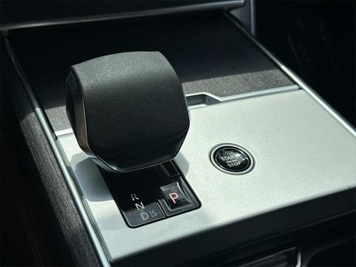 2025 Land Rover Range Rover P400 SE