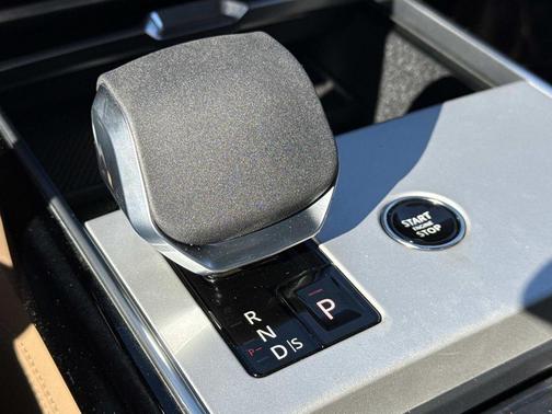 2026 Land Rover Range Rover P530 SE 7 Seat