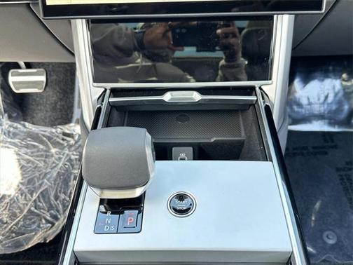 2025 Land Rover Range Rover P530 SE