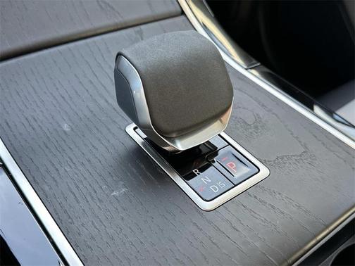 2025 Land Rover Range Rover Velar P400 Dynamic SE