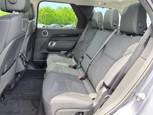 2024 Land Rover Discovery P300 S