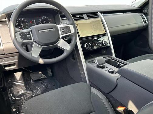 2024 Land Rover Discovery P300 S