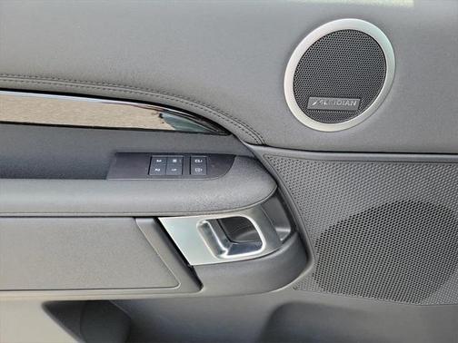 2024 Land Rover Discovery P300 S