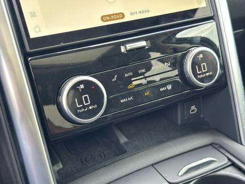 2024 Land Rover Discovery P300 S