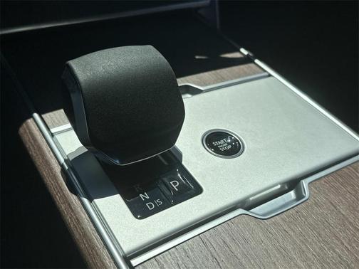 2025 Land Rover Range Rover P400 SE