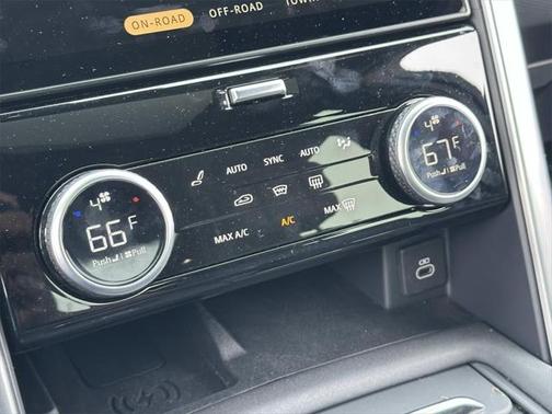 2024 Land Rover Discovery P300 Dynamic SE
