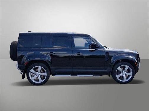 2024 Land Rover Defender 110 P500 SE