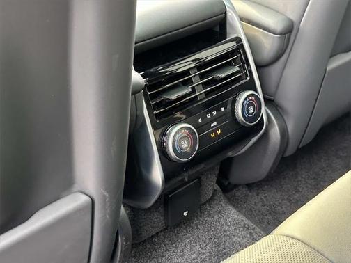 2025 Land Rover Range Rover P530 SE 7 Seat