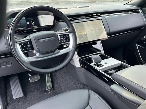 2025 Land Rover Range Rover P530 SE 7 Seat