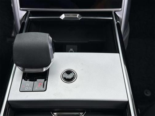 2025 Land Rover Range Rover P530 SE 7 Seat