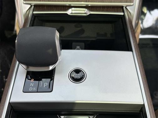 2025 Land Rover Range Rover P530 SE 7 Seat
