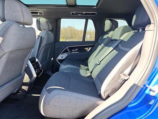 2025 Land Rover Range Rover P550e SE