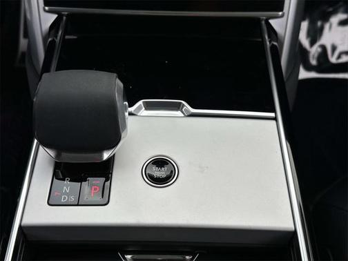 2025 Land Rover Range Rover P550e SE