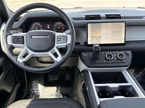 2025 Land Rover Defender 110 P400 S