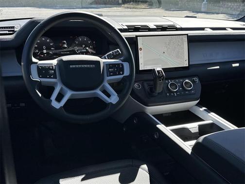 2025 Land Rover Defender 110 P400 S