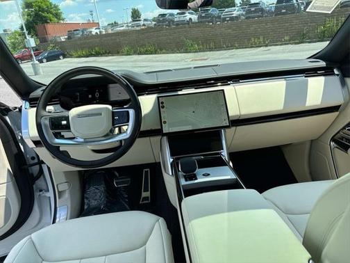 2025 Land Rover Range Rover P400 SE