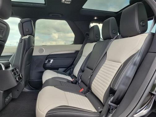 2024 Land Rover Discovery P300 Dynamic SE
