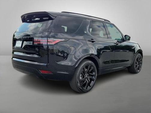 2024 Land Rover Discovery P300 Dynamic SE
