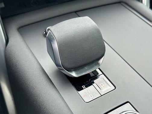 2024 Land Rover Discovery P300 Dynamic SE