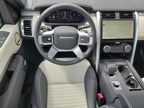 2024 Land Rover Discovery P300 Dynamic SE