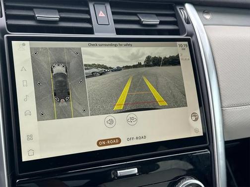 2024 Land Rover Discovery P300 Dynamic SE