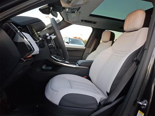 2025 Land Rover Range Rover Sport SE