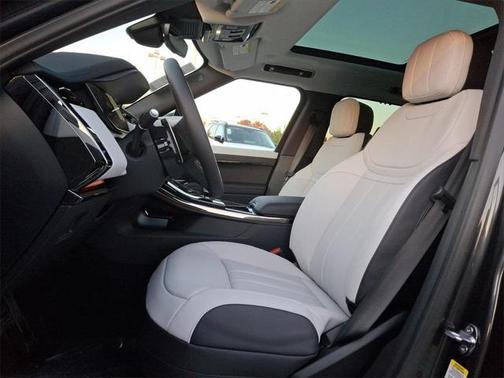 2025 Land Rover Range Rover Sport SE