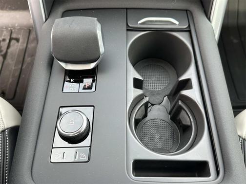 2025 Land Rover Discovery P360 Metropolitan Edition