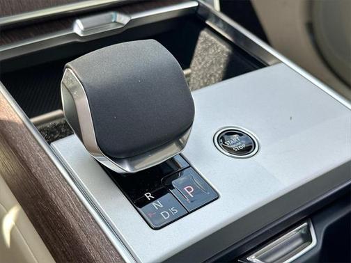 2025 Land Rover Range Rover P530 SE