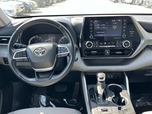 2022 Toyota Highlander LE