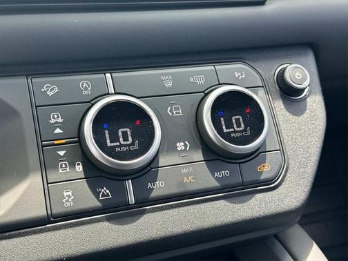 2025 Land Rover Defender 110 P300