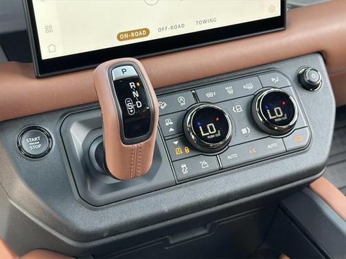 2025 Land Rover Defender 110 V8