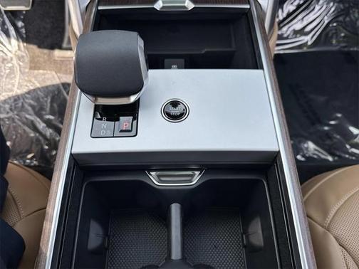 2025 Land Rover Range Rover P400 SE 7 Seat