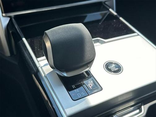 2025 Land Rover Range Rover P530 SE 7 Seat