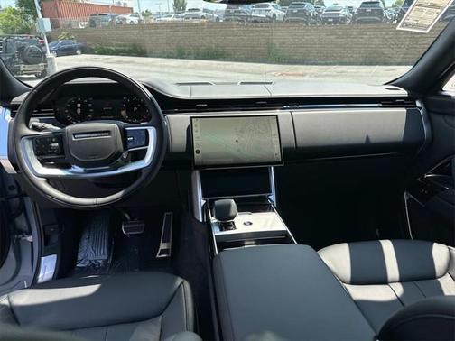 2025 Land Rover Range Rover P530 SE 7 Seat