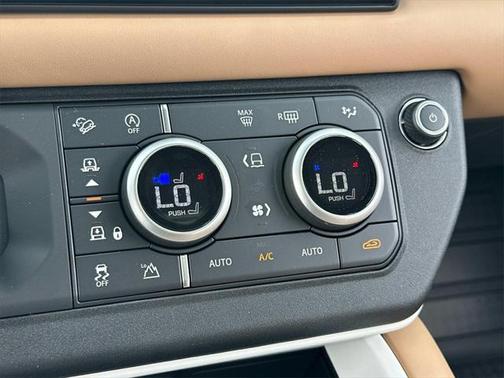 2025 Land Rover Defender 130 P400 S
