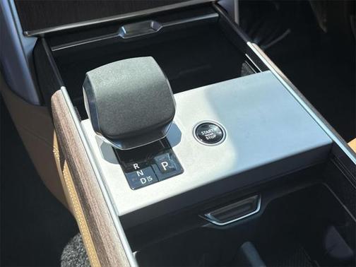 2025 Land Rover Range Rover P530 SE 7 Seat