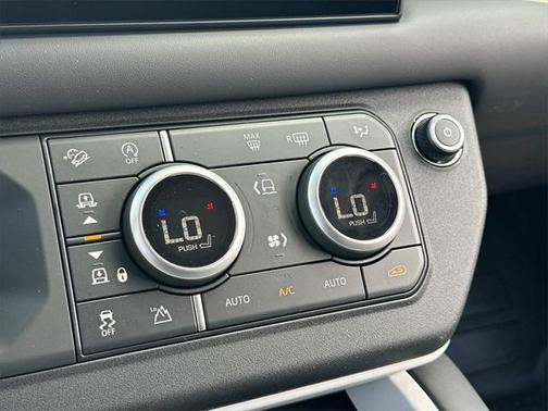 2025 Land Rover Defender 110 P300