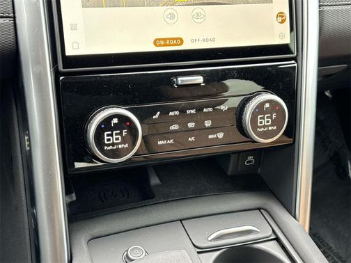 2025 Land Rover Discovery P300 Dynamic SE