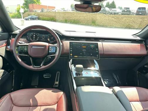 2025 Land Rover Range Rover Sport SE