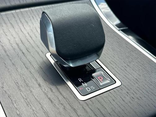 2025 Land Rover Range Rover Velar P250 SE R-Dynamic
