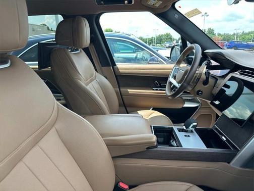 2025 Land Rover Range Rover P400 SE 7 Seat