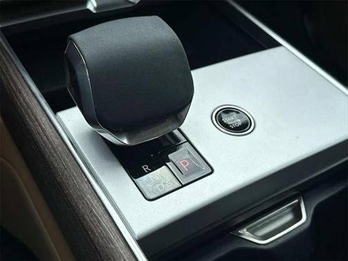 2025 Land Rover Range Rover P400 SE 7 Seat