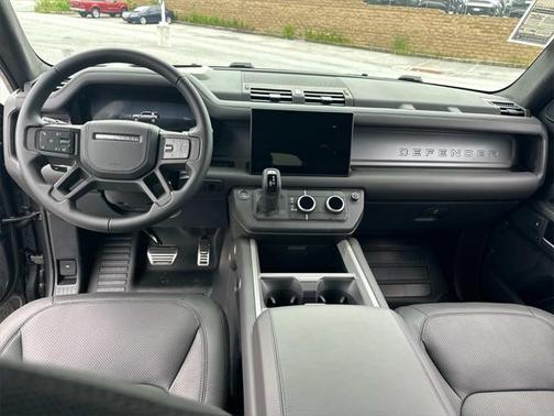 2025 Land Rover Defender 110 V8